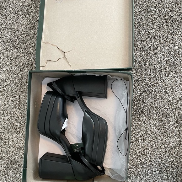 Bianca Black Platform Pumps Size 8.5 - Picture 4 of 4